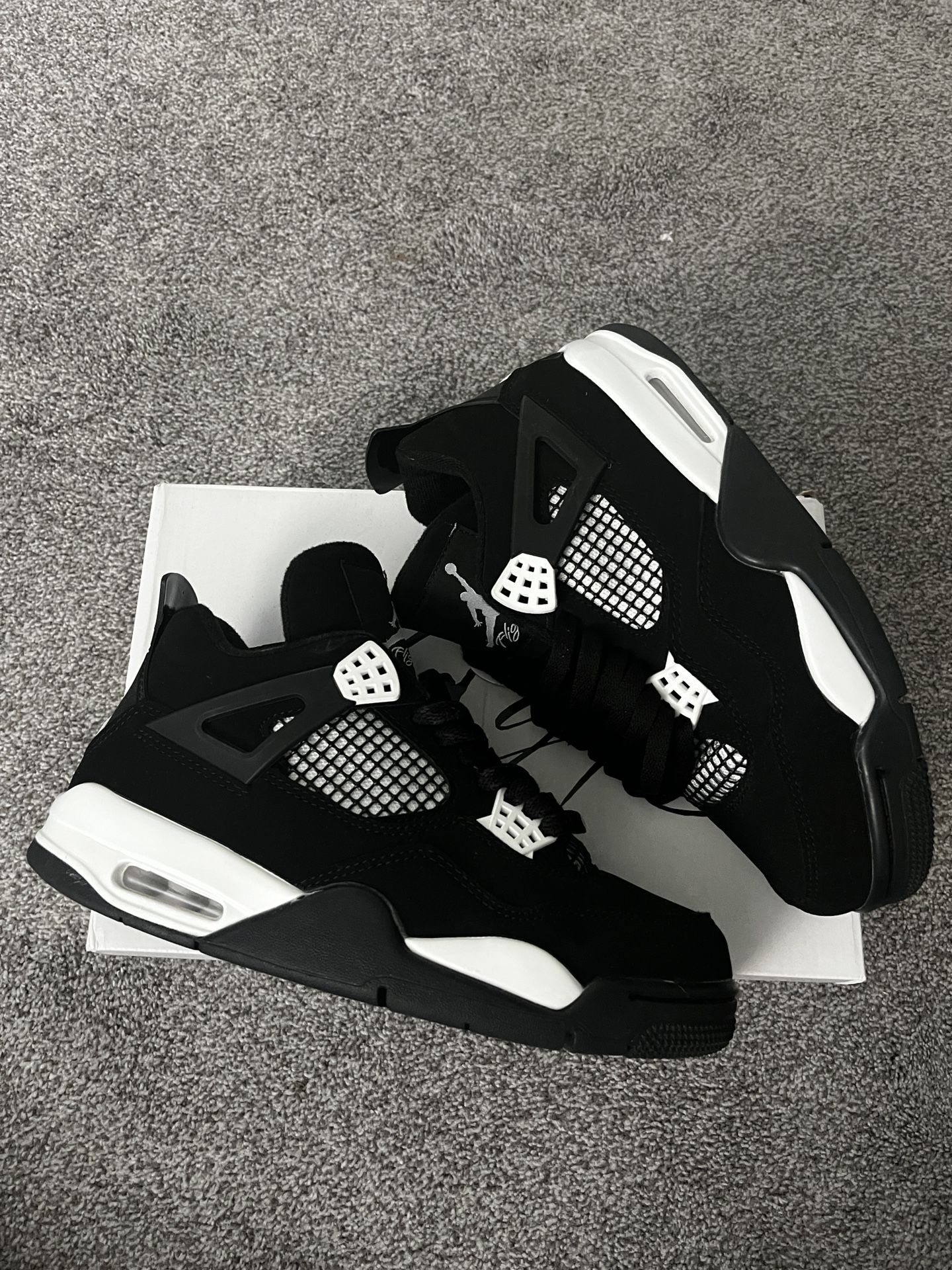 Jordan 4 “White Thunder”