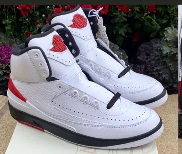 New Jordan Retro 2s Kids Size 1Youth