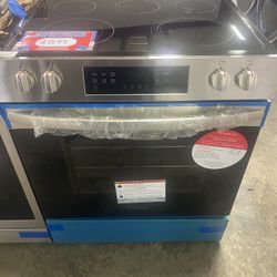 Frigidaire FCFE3062AS🇺🇸Truckload Appliance Sale 30” Freestanding Electric Range with 5.3 Cu. Ft. Capacity, 5 Smoothtop Elements