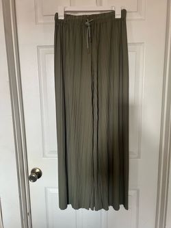 Olive Green Pleated u-Leg Pants