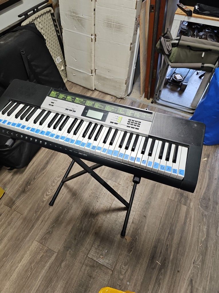 Casio LK-135 Keyboard