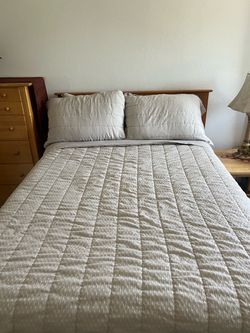 Full size bed