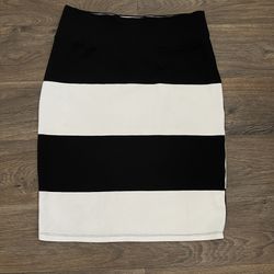 Women’s LulaRoe Skirt Size XL Black White Wide Striped Stripes