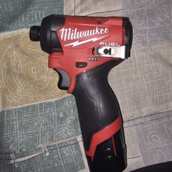 Milwaukee M12 Impact Driver 