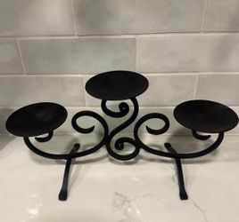 Black Metal 3-Pillar Candle Holder