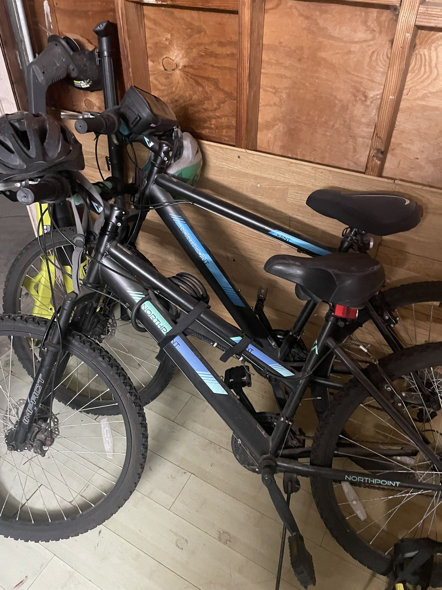 2 Bicicletas Cascos Y Porta Bicicletas