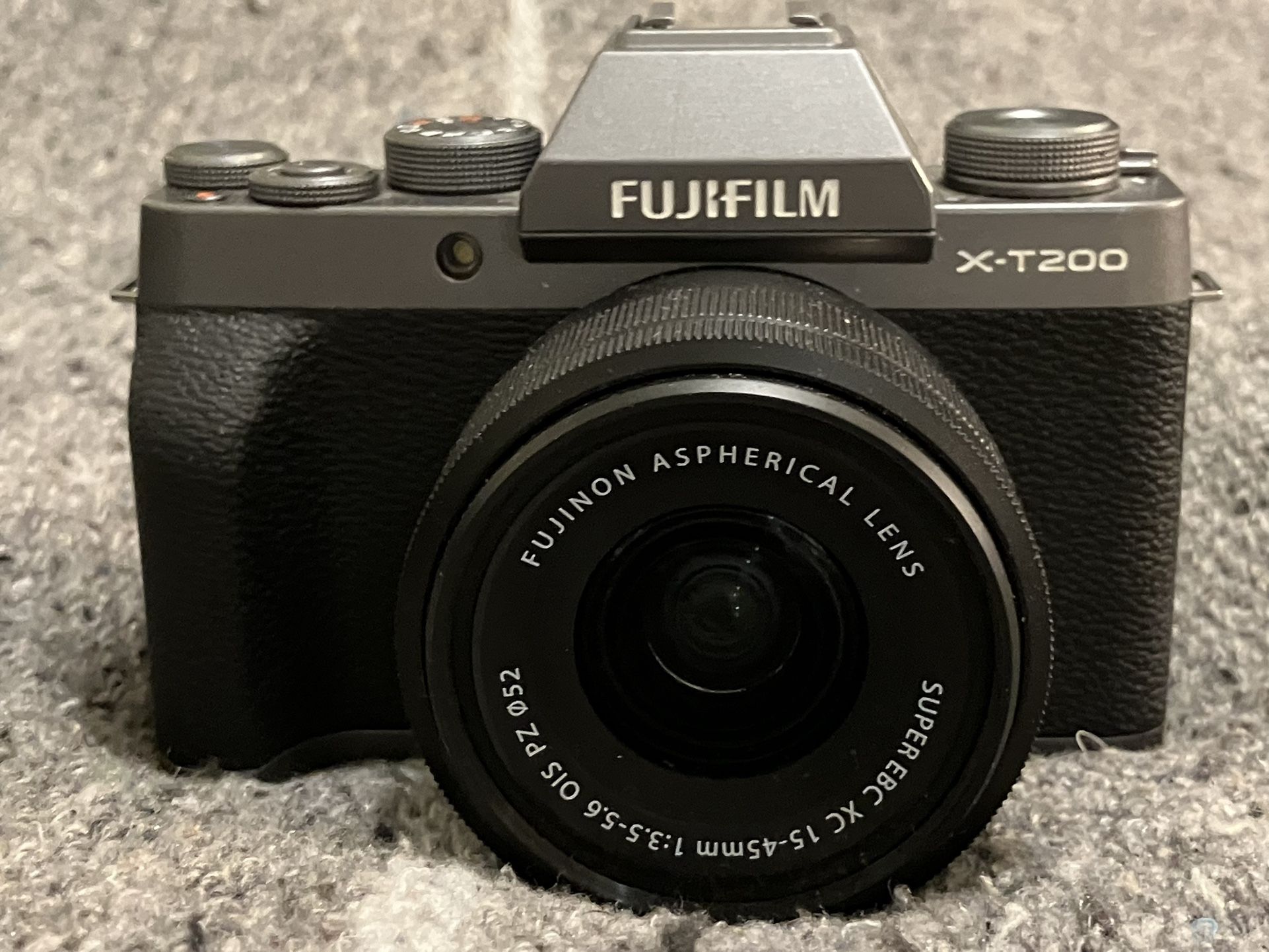 RARE: Fujifilm X T200 Mirrorless DSLR Camera Kit