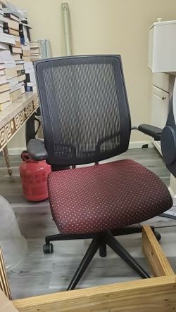 Nice Rolling Office Chairs