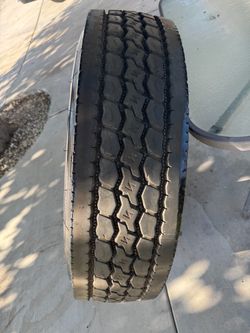 Llanta 295/75R22.5