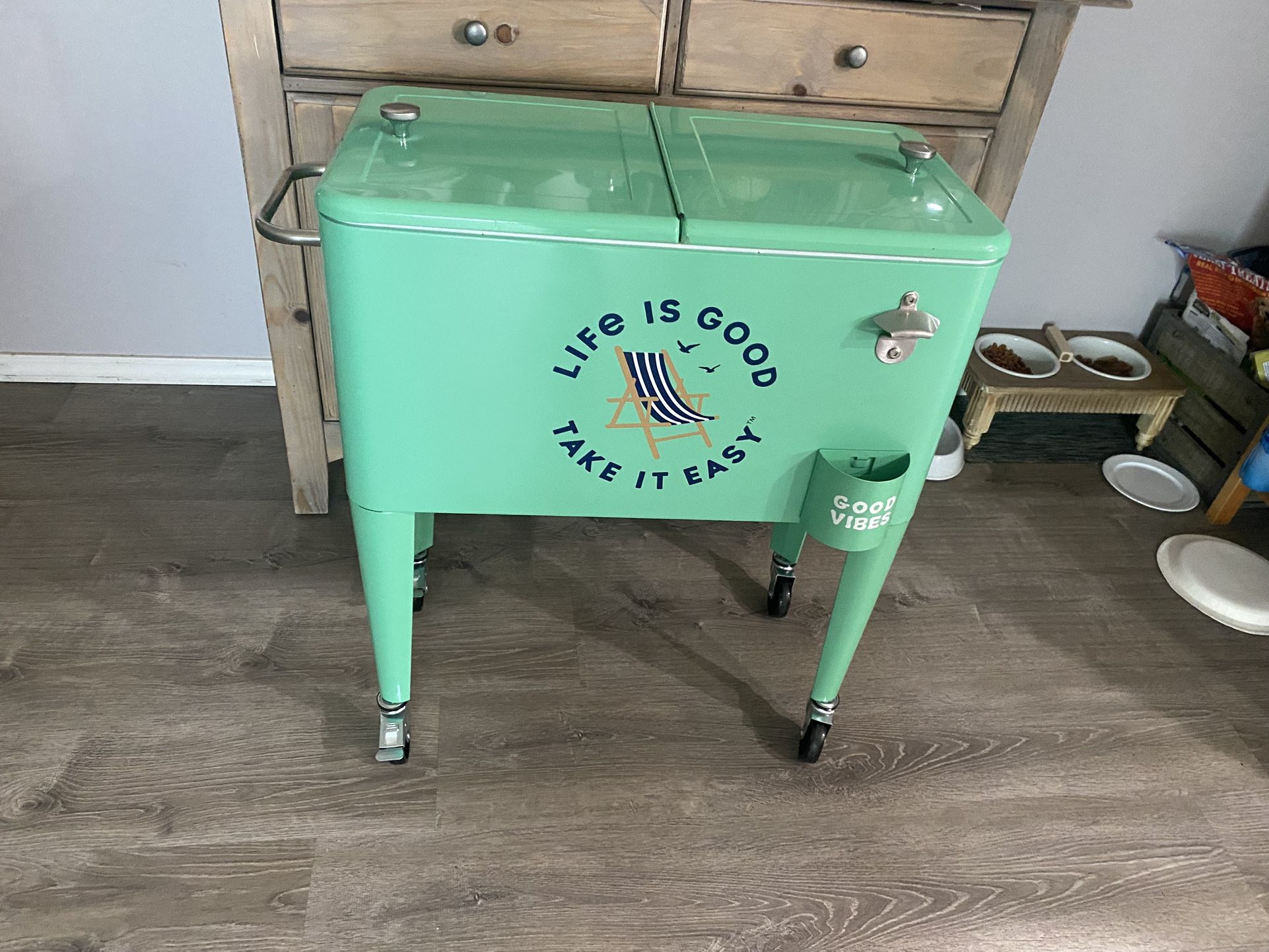 Rolling chest cooler green mint we pay $200 we never use