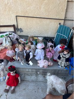 Beauiful doll porcelain with stand