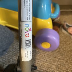 nova  Vibe 8 rolling walker