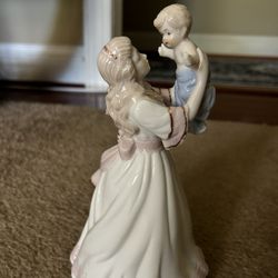 Vintage THE LEONARDO COLLECTION Porcelain Figurine 9.5" Tall Mother and Child