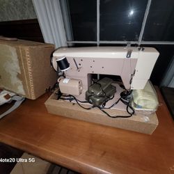 Vintage Sewing Machine 