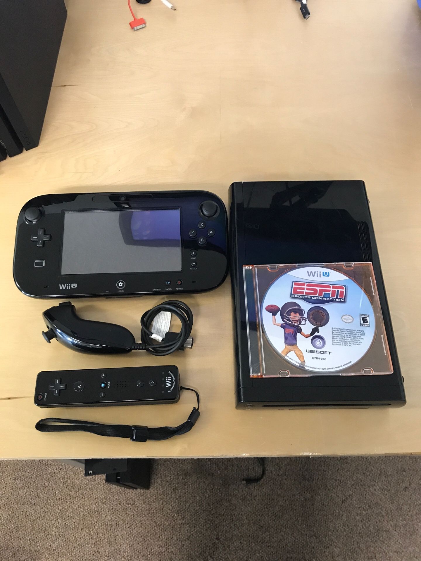 Nintendo Wii U with Gamepad and 1 Game