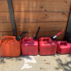 4 Portable Gas Containers