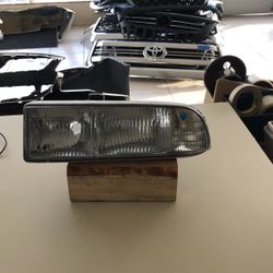 1998 To 2004 Chevrolet S10 Blazer Headlight Driver Side Assembly #1058 A
