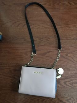 Steve madden Crossbody light pink purse bag, NWOT. The dimensions are 8” x 6”