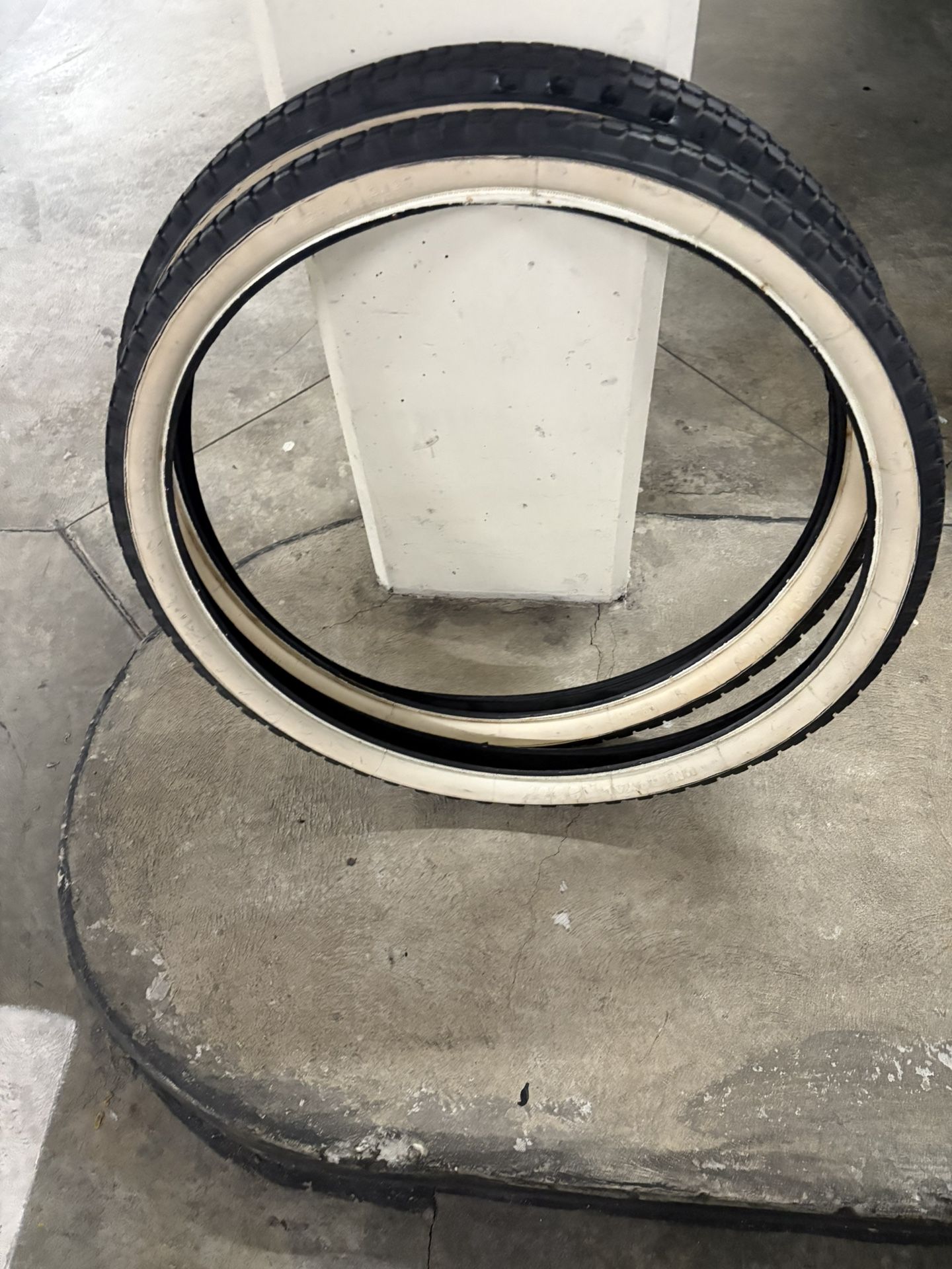 Schwinn Uniroyal Nobby Studded Balloon Tires