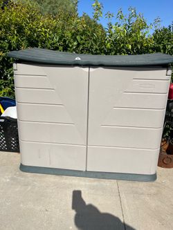Rubbermaid outdoor shed
