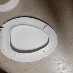 Brand New Bathroom Toilet Seat $10