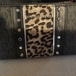 Michael Kors Phone Wrist Wallet 