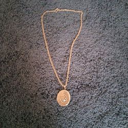 Gold Necklace With Locket 