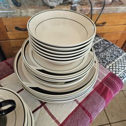 Vintage Tablemates Triad Dinnerware Set