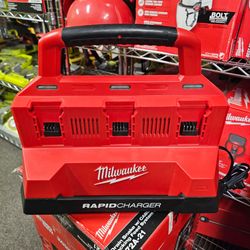 MILWAUKEE M18 RAPID 6 BAY CHARGER