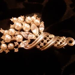 Vintage 👑TRIFARI Pearl & Crystal CORNUCOPIA Pin Early c1930's Pat Pend