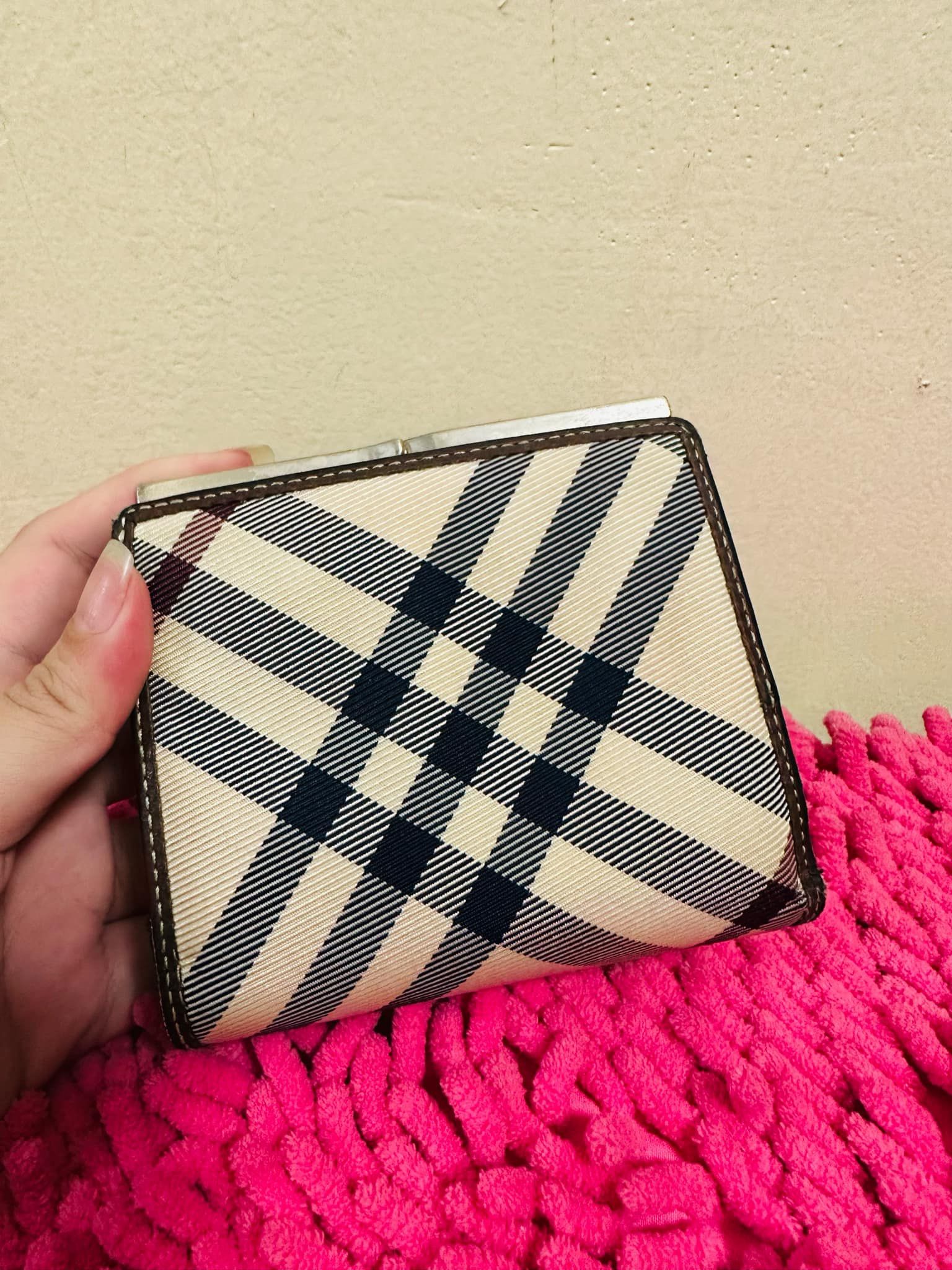 Burberry vintage bifold wallet with coin purse. Good condition. Authentic