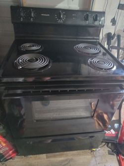 Frigidaire stove works great needs little cleaning cash only