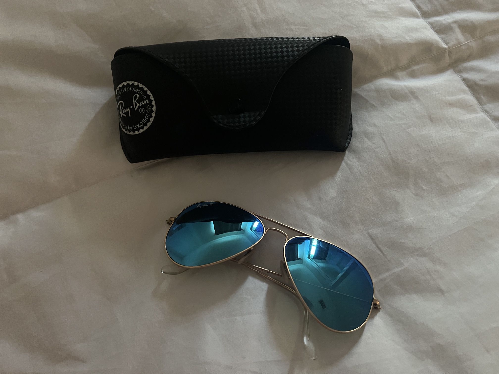 Ray-Ban Blue Mirror Aviators With Case