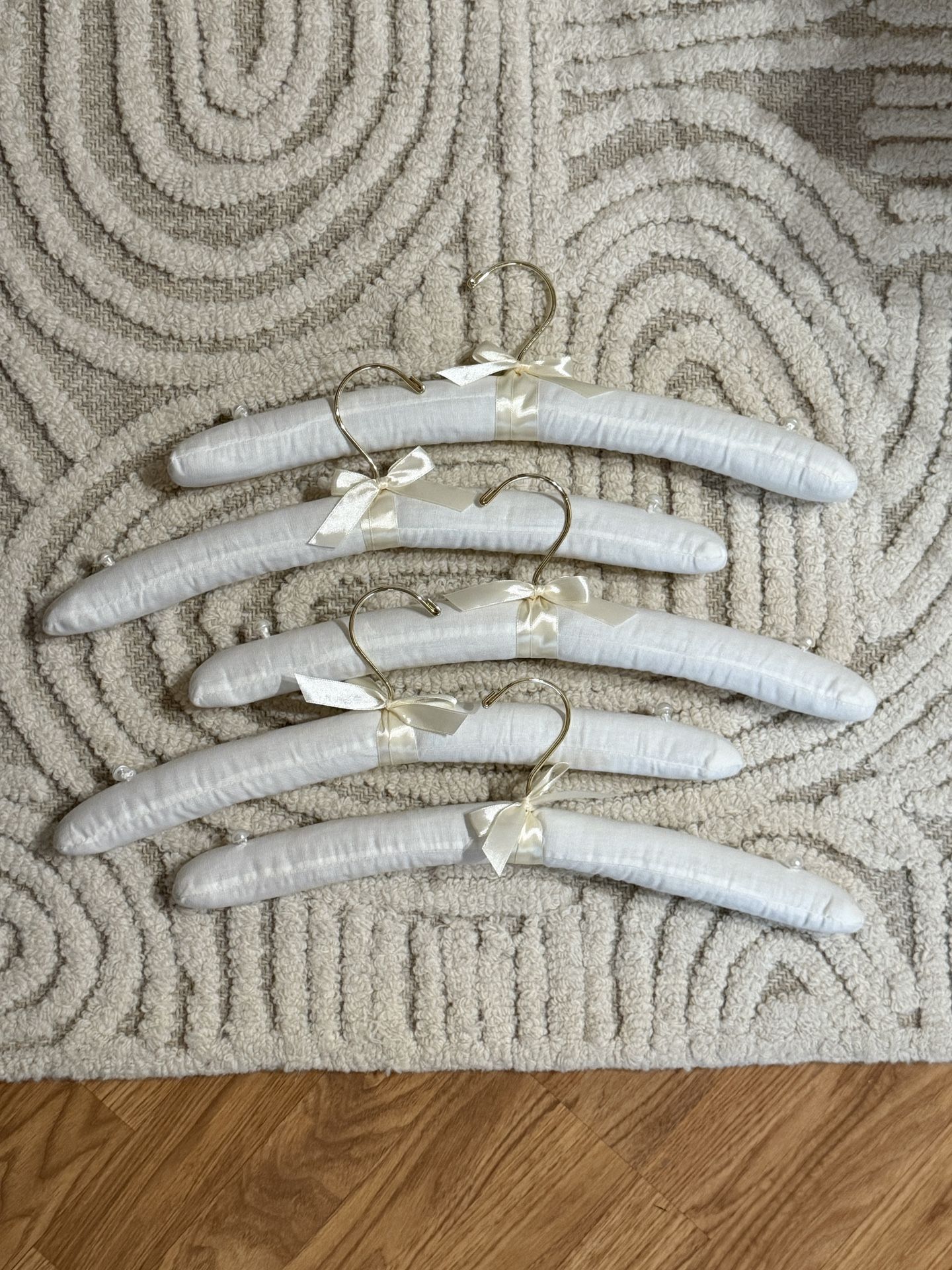 Set of 5 Lux White Padded Hangers With Bow & Pearl Accents (Pacific Beach)