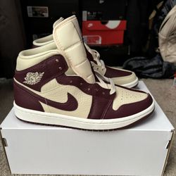 Air Jordan 1 Mid