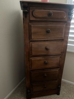 Pine 6 drawer Dresser Condition : good