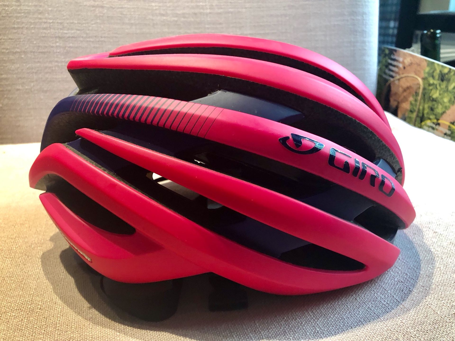 LIKE NEW Giro Ember Mips women’s helmet