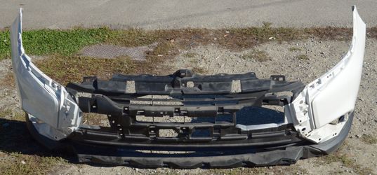 USED REF#U0245 || 2016-2018 MITSUBISHI OUTLANDER || FRONT BUMPER COVER ONLY 