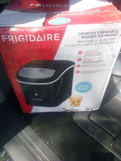 Frigidaire crunchy chewable nugget ice maker  33 lbs. Capacity