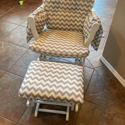 Nursery Rocking Chair With Side Pockets For Books