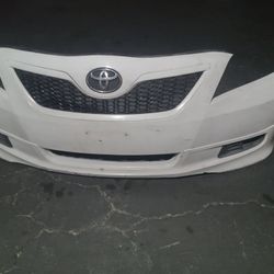 2006-2010 Toyota Camry Front Bumper With All The Accessories Oem.