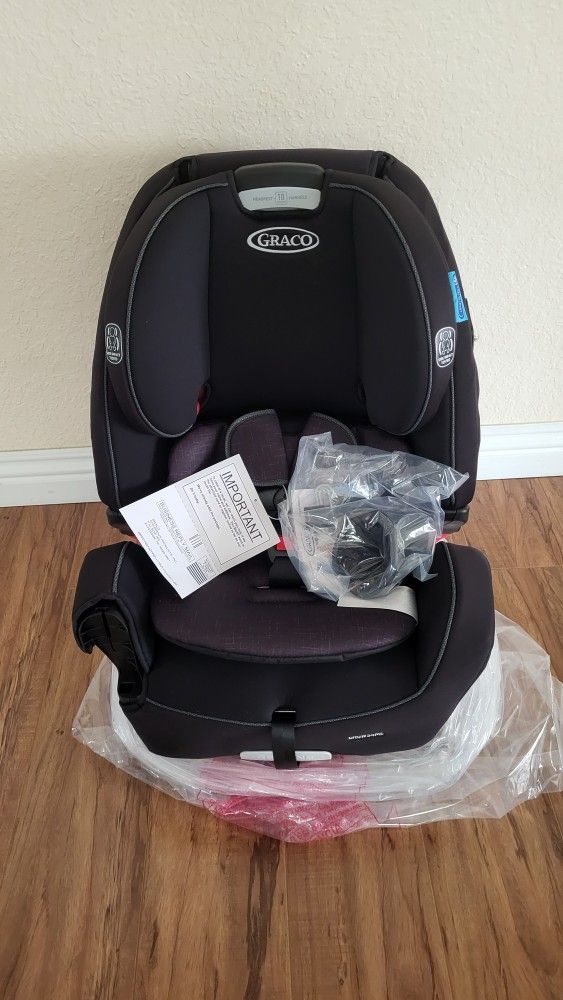 NEW!! Graco Grows4Me 4 In 1 Convertible Car Seat And Booster Seat ( PRICE FIRM!!)