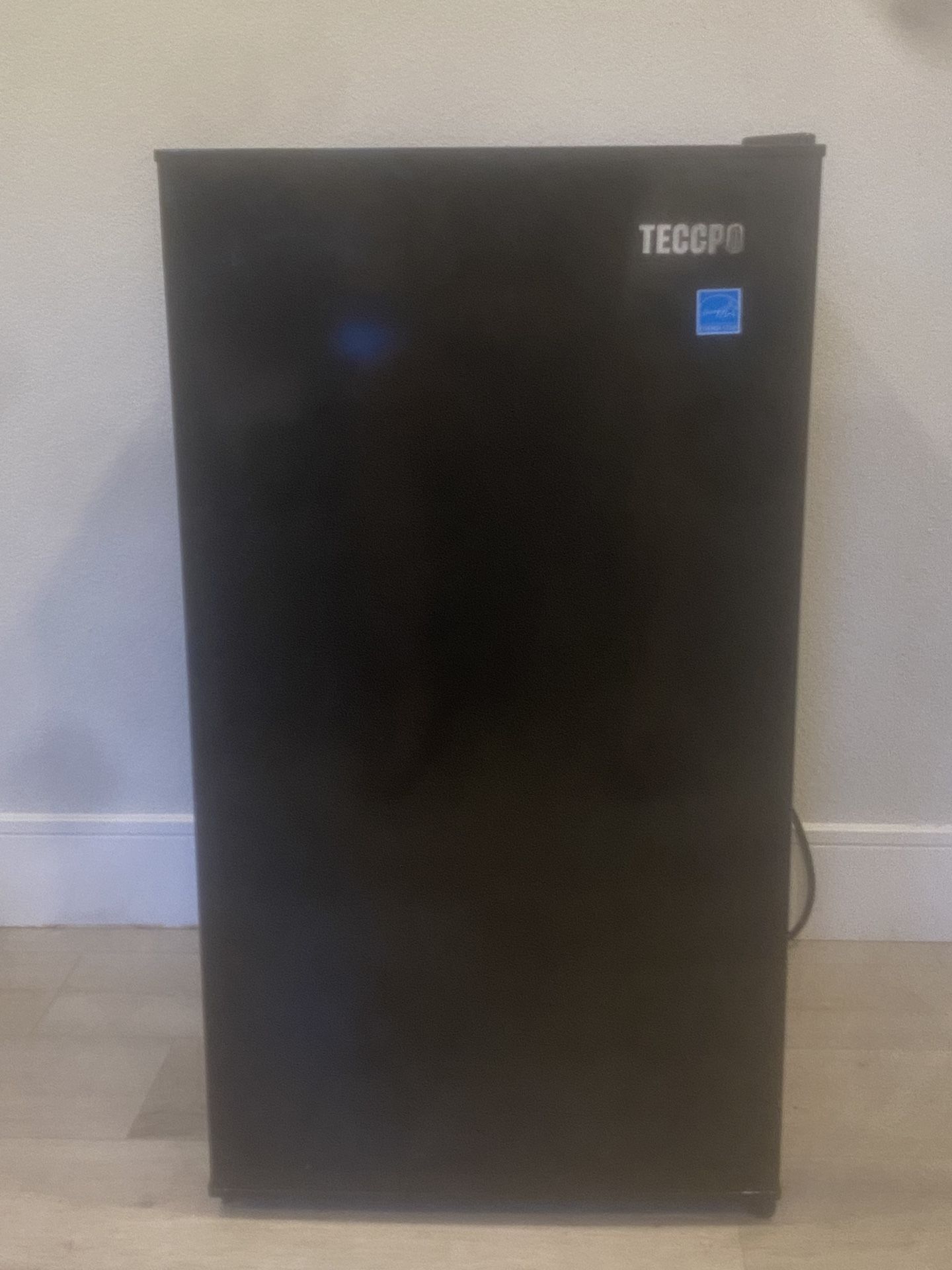 Teccpo Brand Mini Fridge for Sale in Los Angeles, CA OfferUp