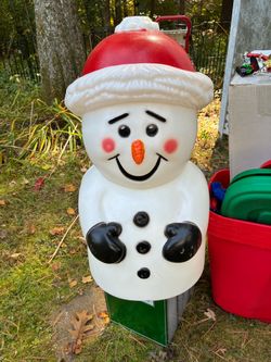 28”H snowman blow mold lights up ex cond