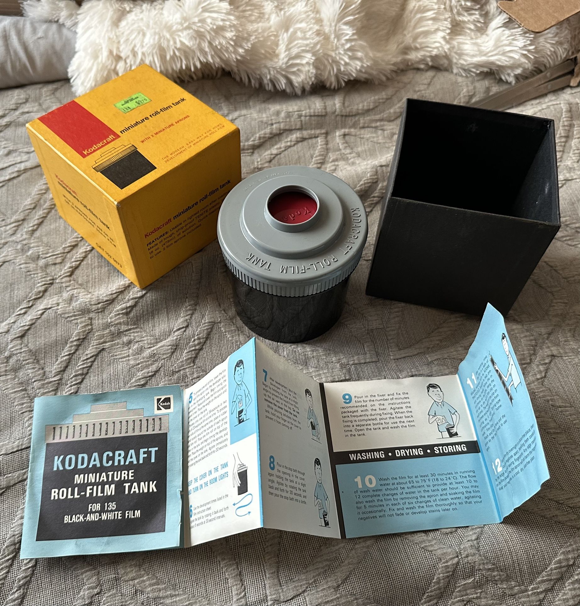 Vintage Kodak Kodacraft Miniature Roll Film Tank NOS with 2 35mm Aprons and Box. Never used perfect condition.