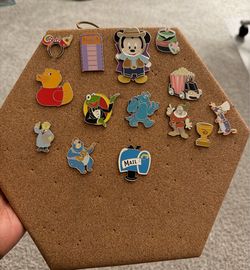 14 Disney Pins