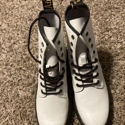 Brand New Dr. Martens Mens7/womens8