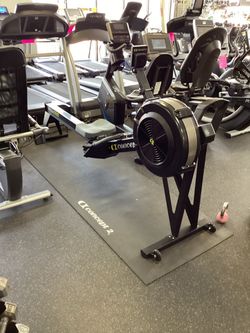 Concept 2 ROWERG PM5 20” Seat Height Rower Wowing machine