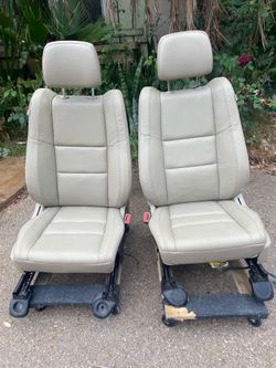 2014-2020 grand Cherokee front seats