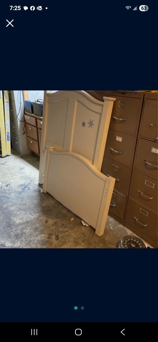 Twin Bed And Trundles